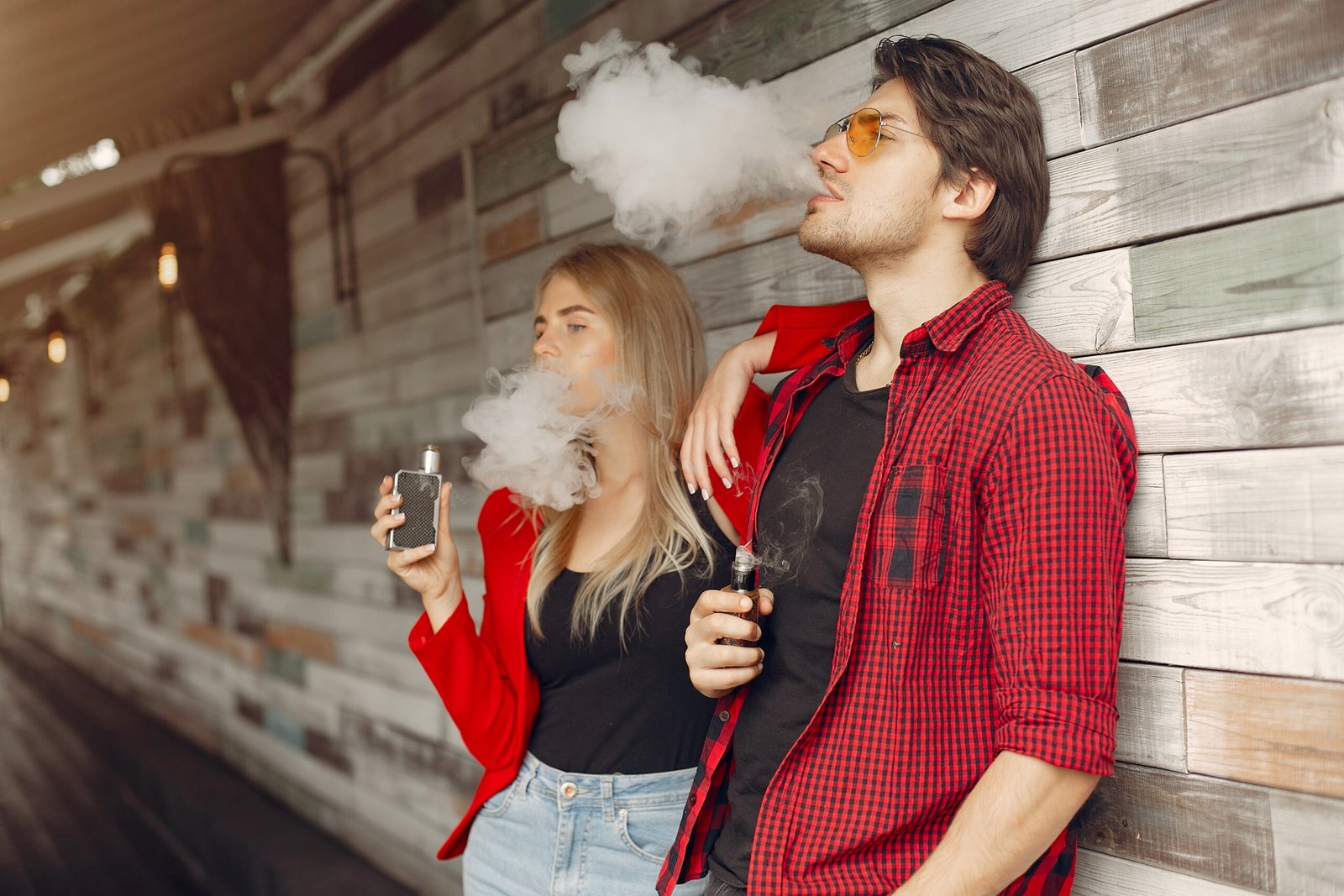 Vape_couple